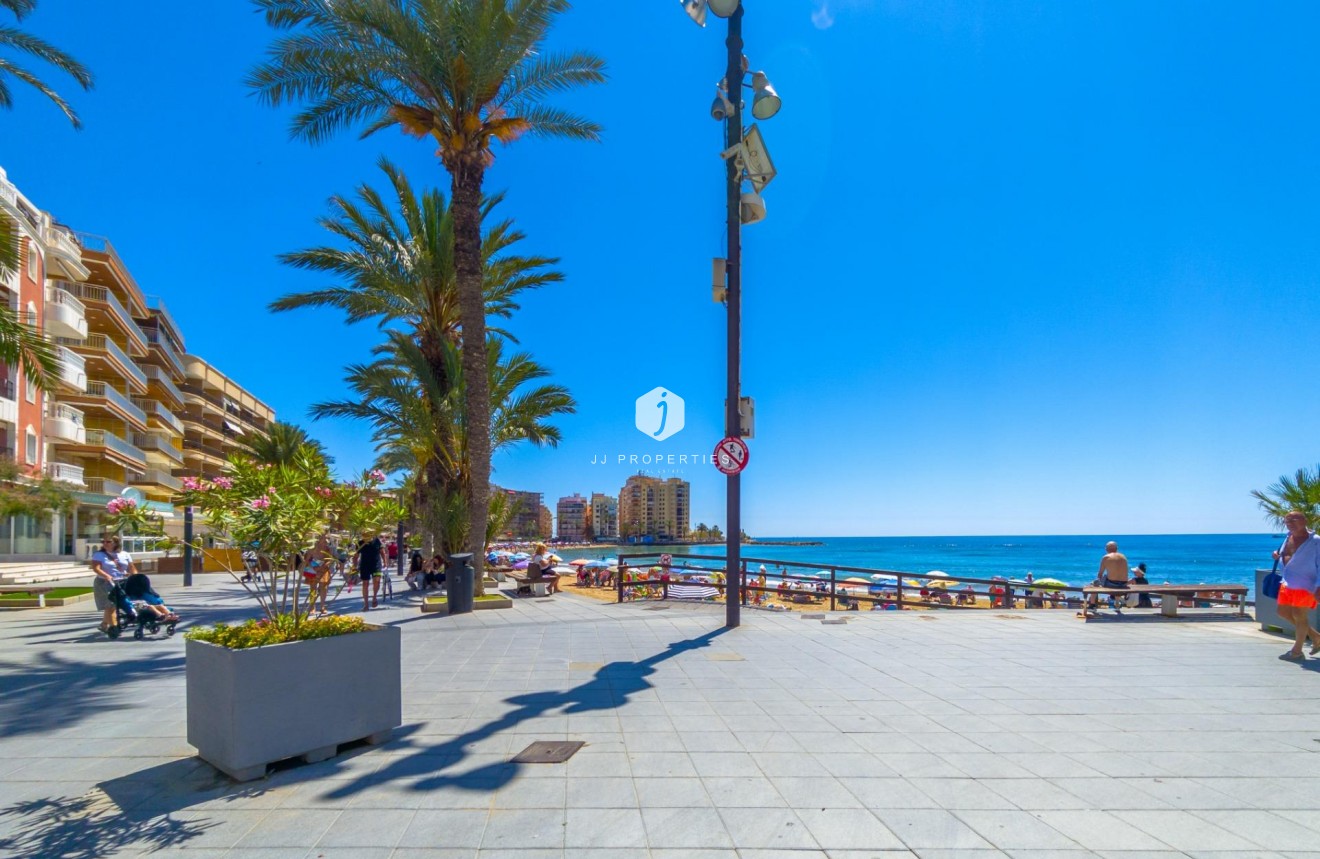 Resale - Apartment / flat -
Torrevieja - Playa del Cura