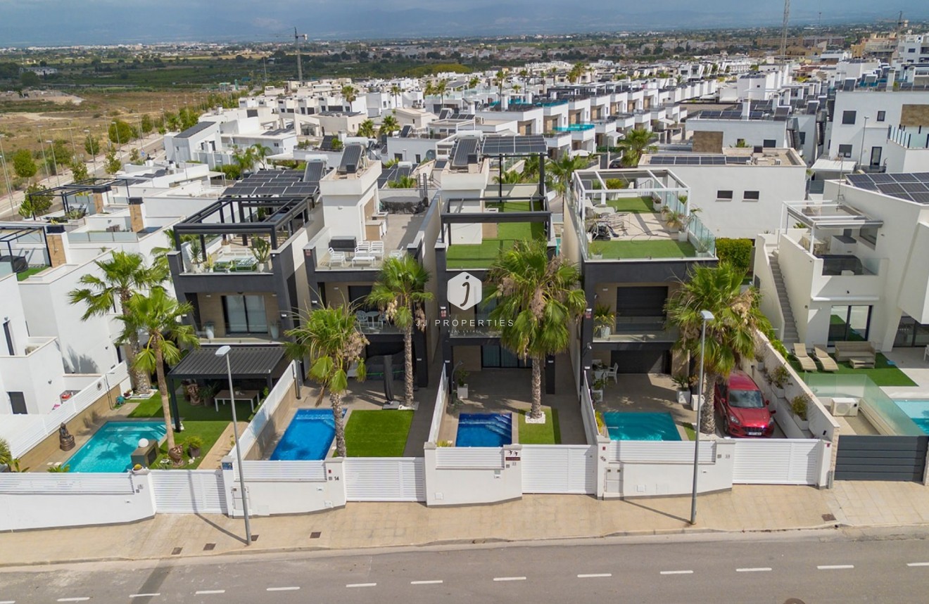 Resale - Villa -
Benijofar - Costa Blanca