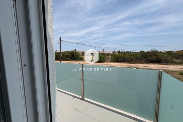 Resale - Villa -
Torrevieja - La Siesta - El Salado - Torreta