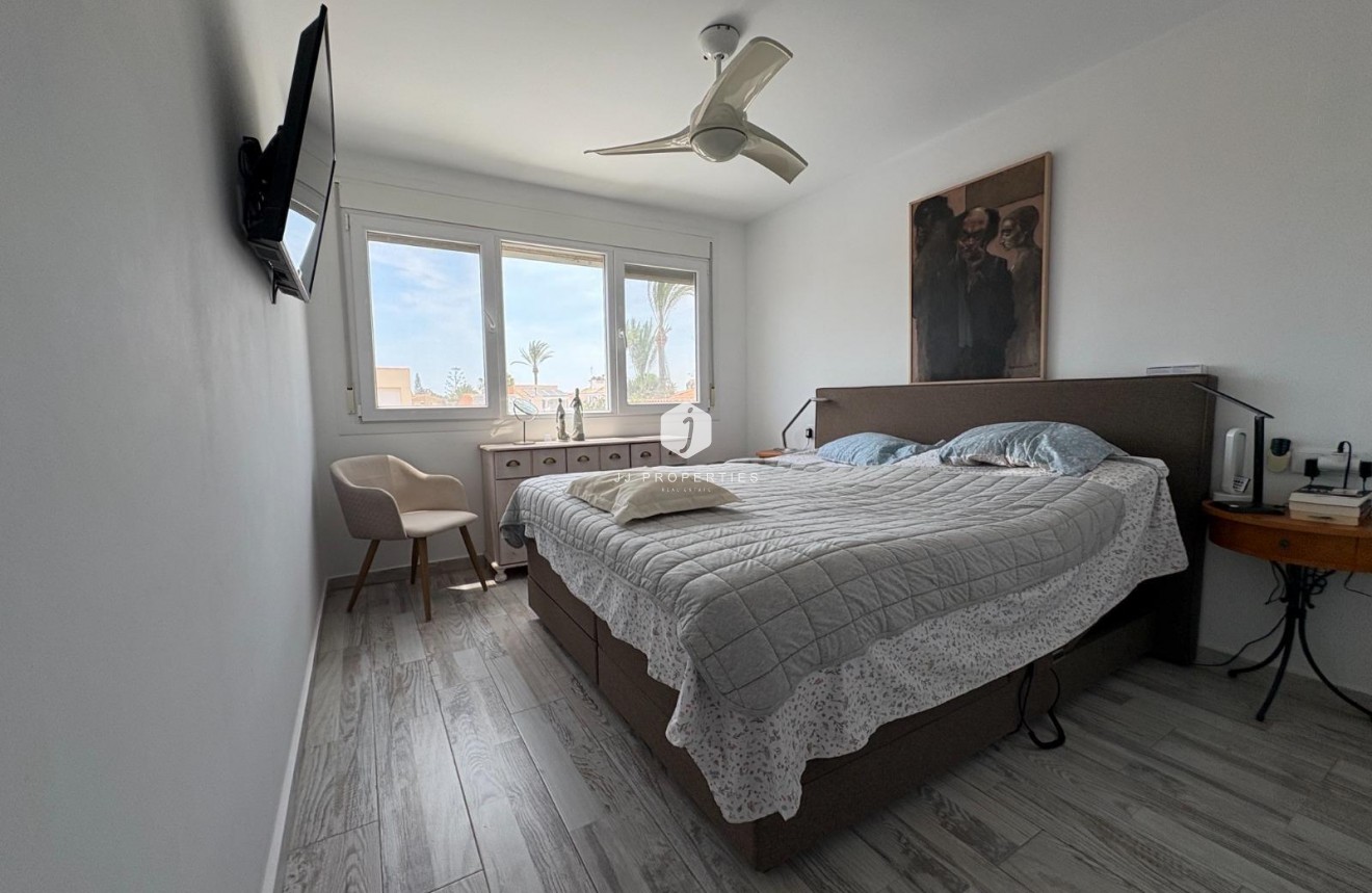 Resale - Villa -
Torrevieja - La Siesta - El Salado - Torreta