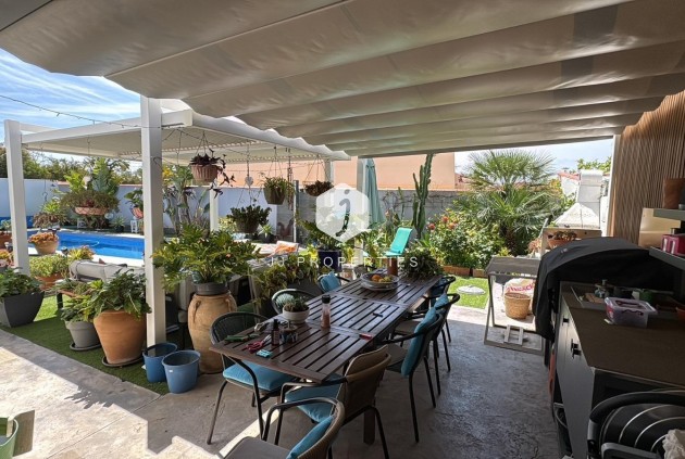 Resale - Villa -
Torrevieja - La Siesta - El Salado - Torreta