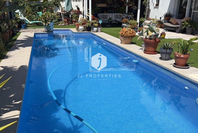 Resale - Villa -
Torrevieja - La Siesta - El Salado - Torreta