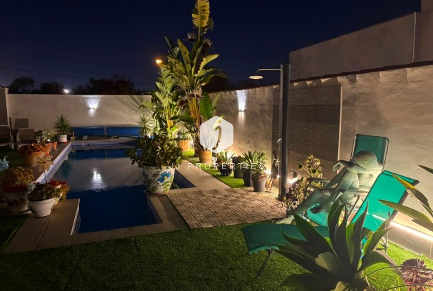 Resale - Villa -
Torrevieja - La Siesta - El Salado - Torreta