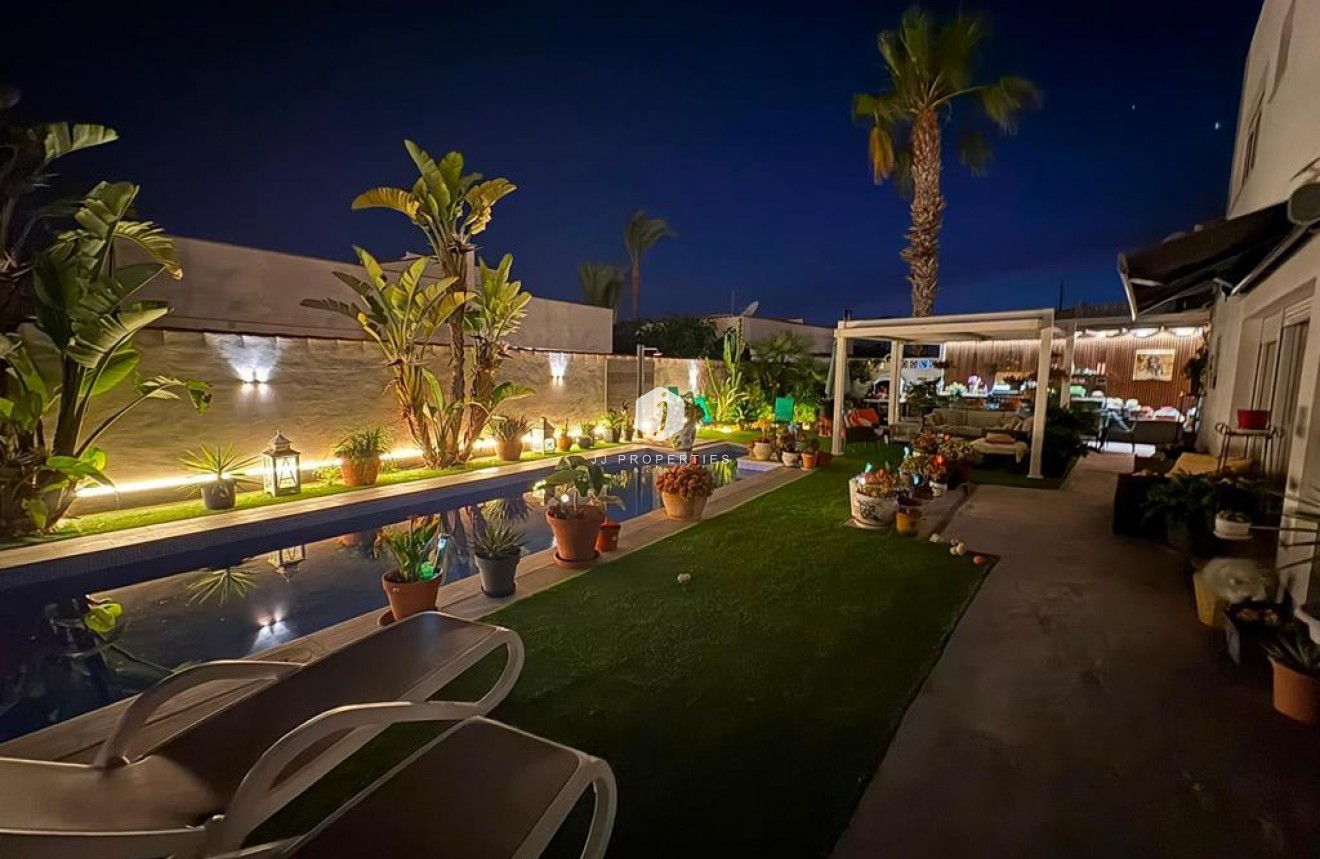 Resale - Villa -
Torrevieja - Torreta Florida