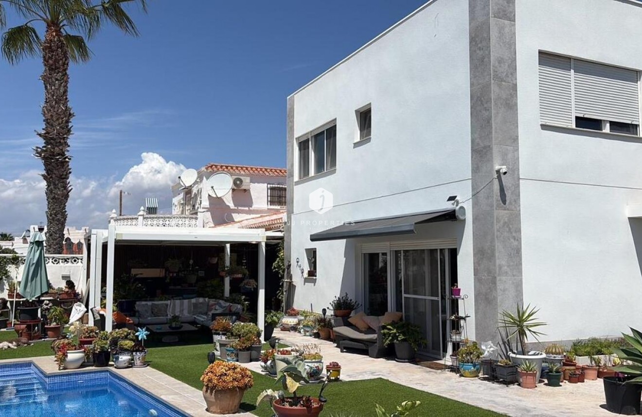Resale - Villa -
Torrevieja - Torreta Florida
