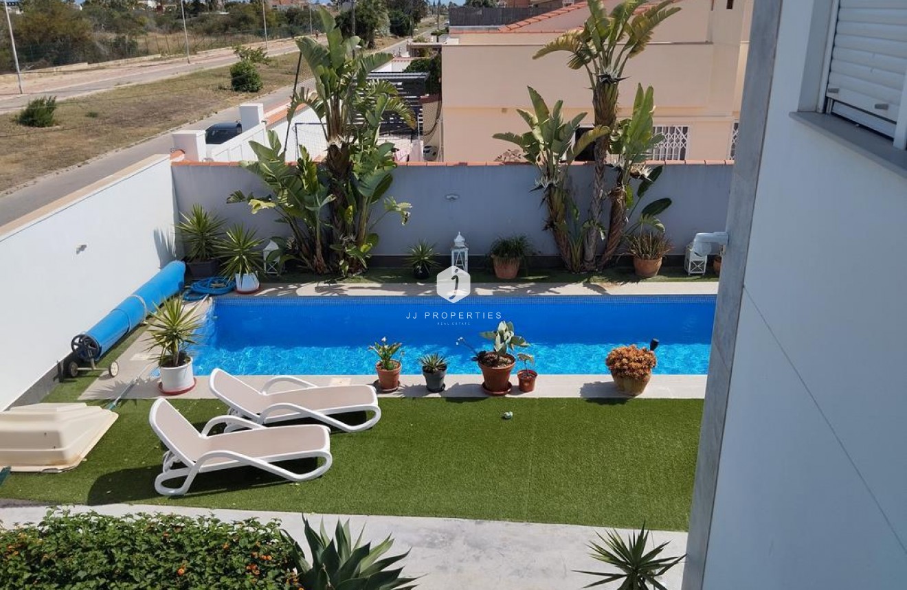 Resale - Villa -
Torrevieja - Torreta Florida