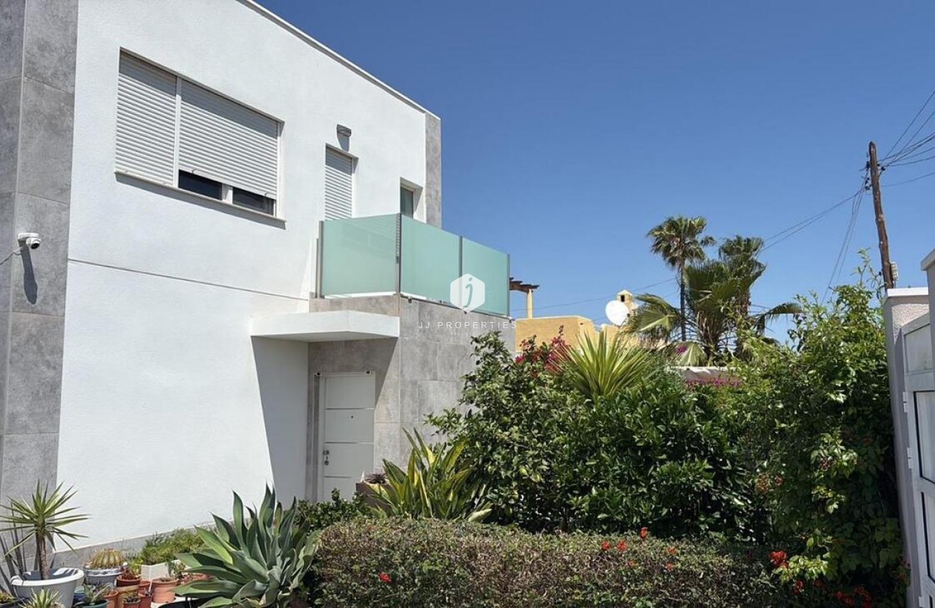 Resale - Villa -
Torrevieja - Torreta Florida