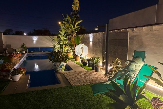 Resale - Villa -
Torrevieja - Torreta Florida