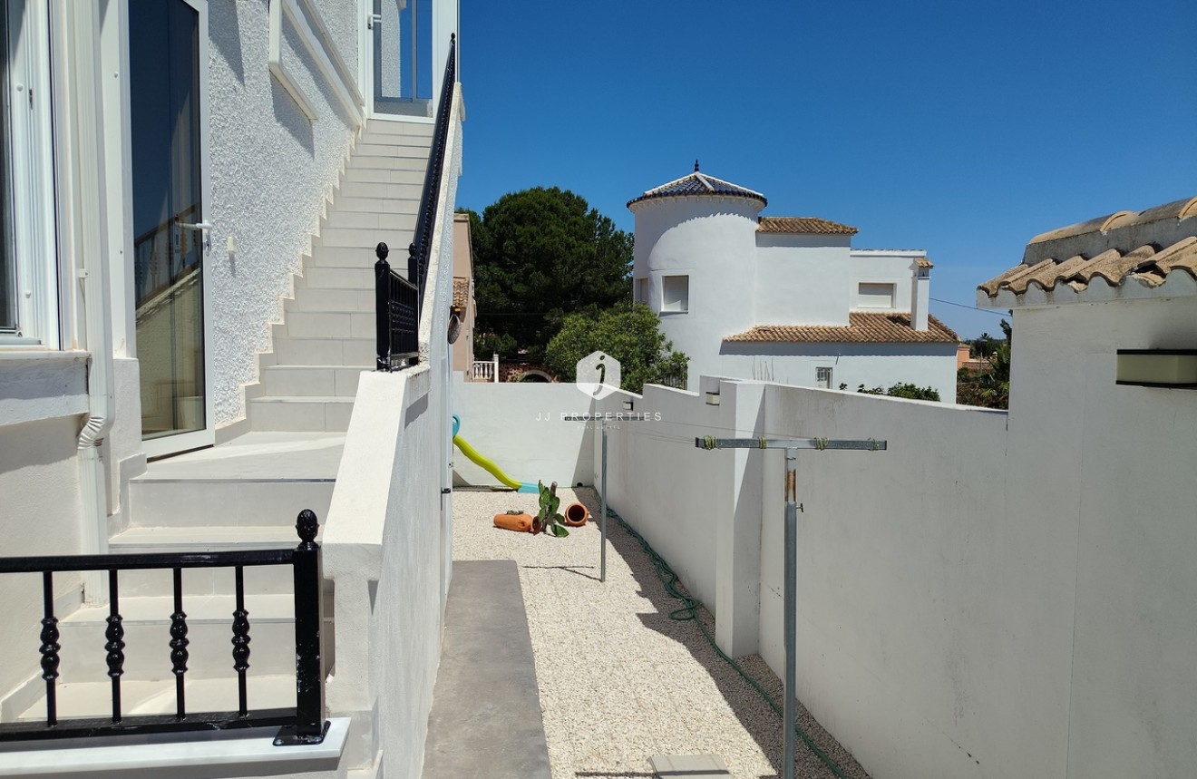 Resale - Villa -
San Miguel / Vistabella Golf - Inland