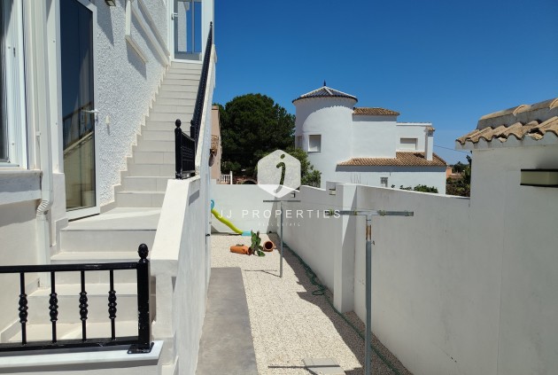 Resale - Villa -
San Miguel / Vistabella Golf - Inland