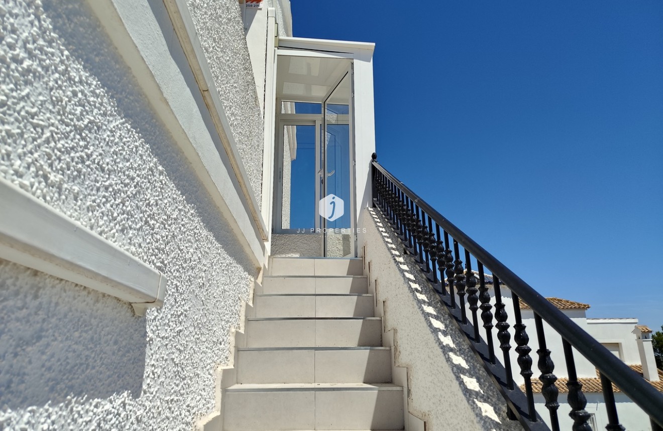 Resale - Villa -
San Miguel / Vistabella Golf - Inland