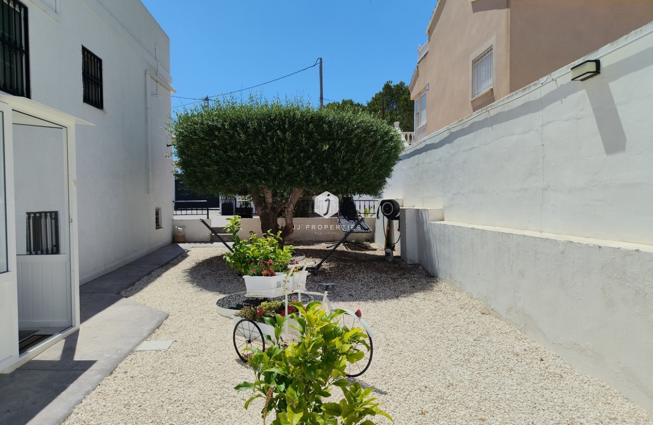 Resale - Villa -
San Miguel / Vistabella Golf - Inland