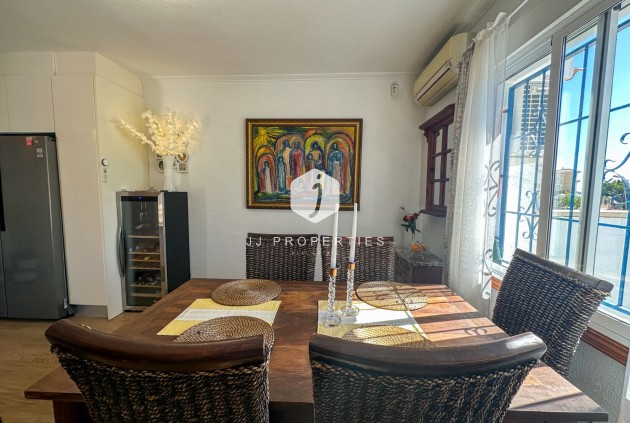 Resale - Chalet -
Torrevieja - Costa Blanca