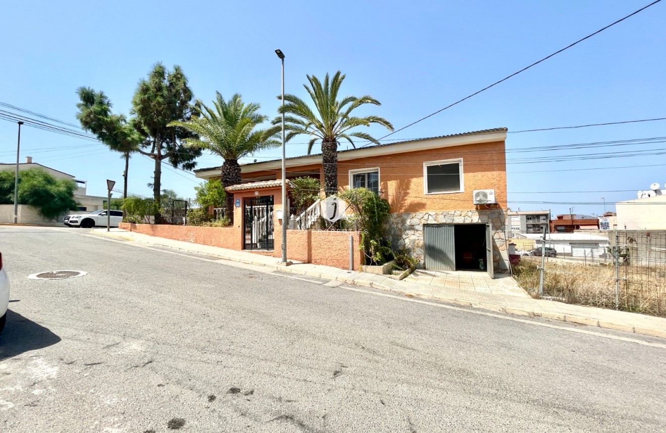 Resale - Villa -
Benijofar - Costa Blanca
