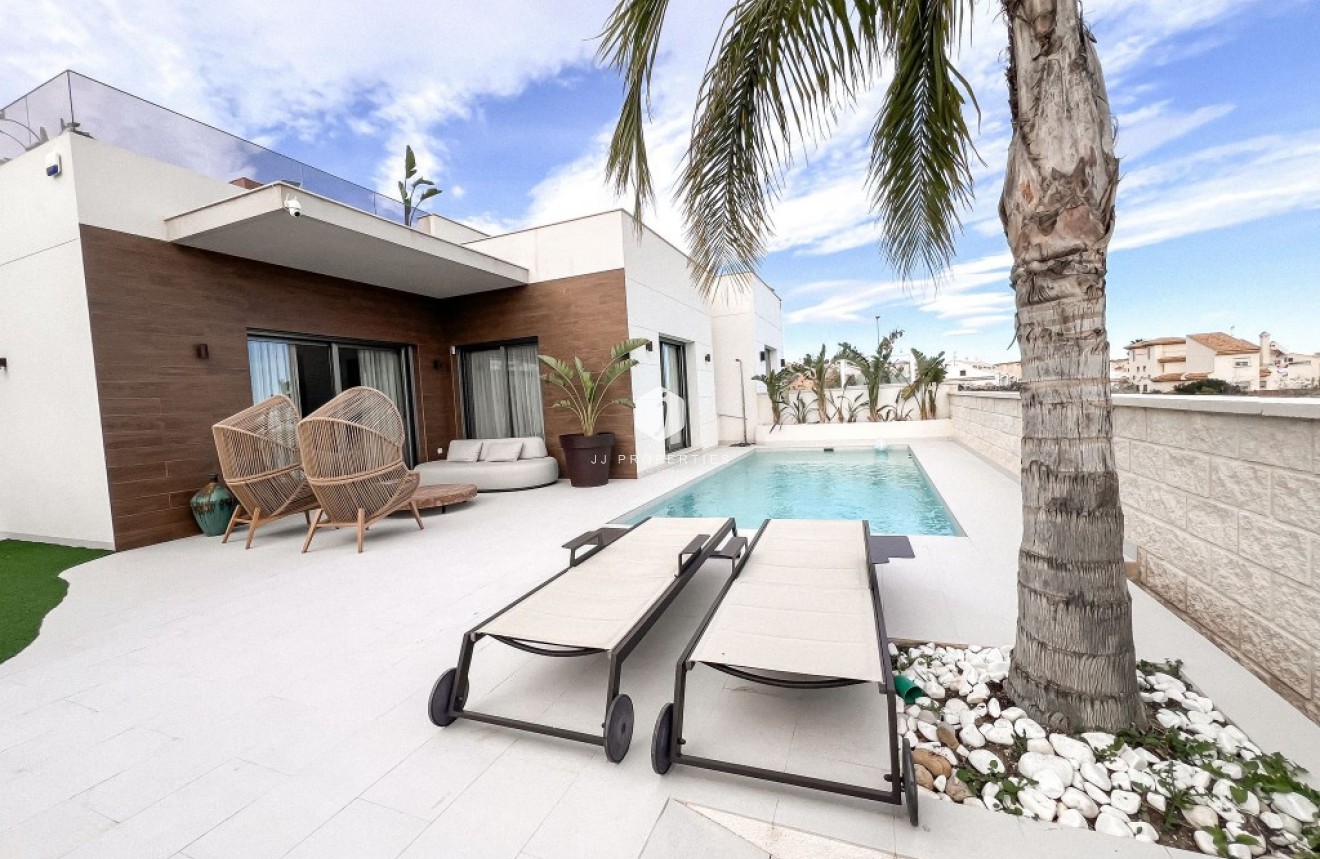 Resale - Villa -
San Miguel de Salinas - Inland
