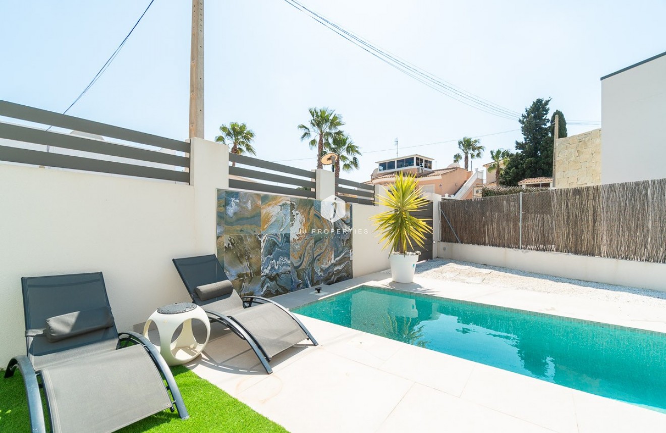 Resale - Villa -
Orihuela Costa - Costa Blanca
