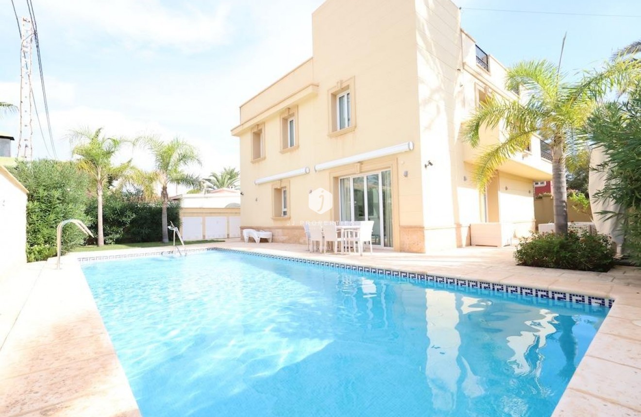 Resale - Villa -
Cabo Roig - Costa Blanca