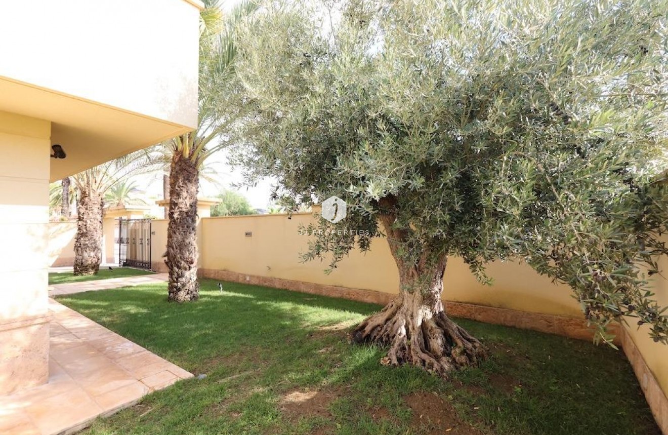 Resale - Villa -
Cabo Roig - Costa Blanca