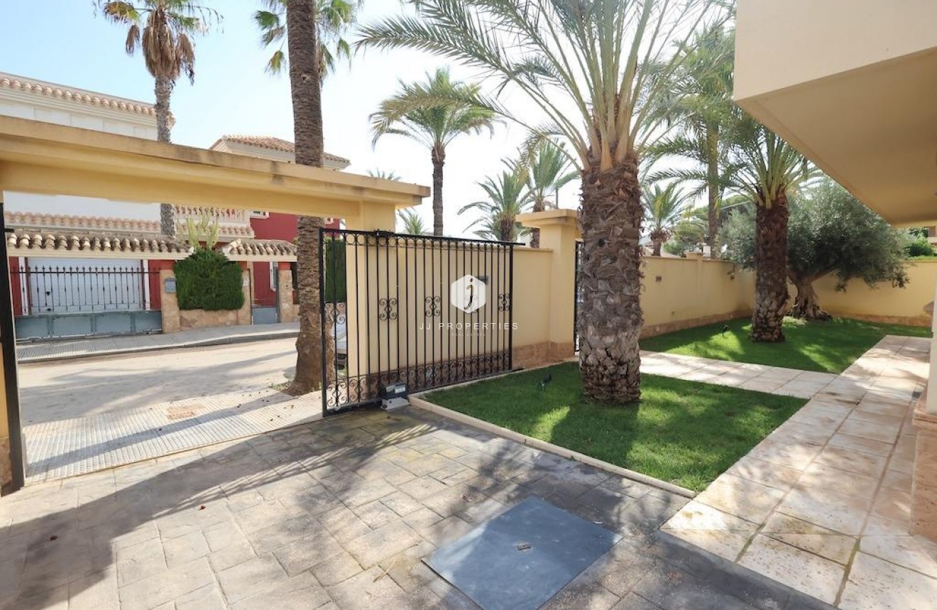 Resale - Villa -
Cabo Roig - Costa Blanca