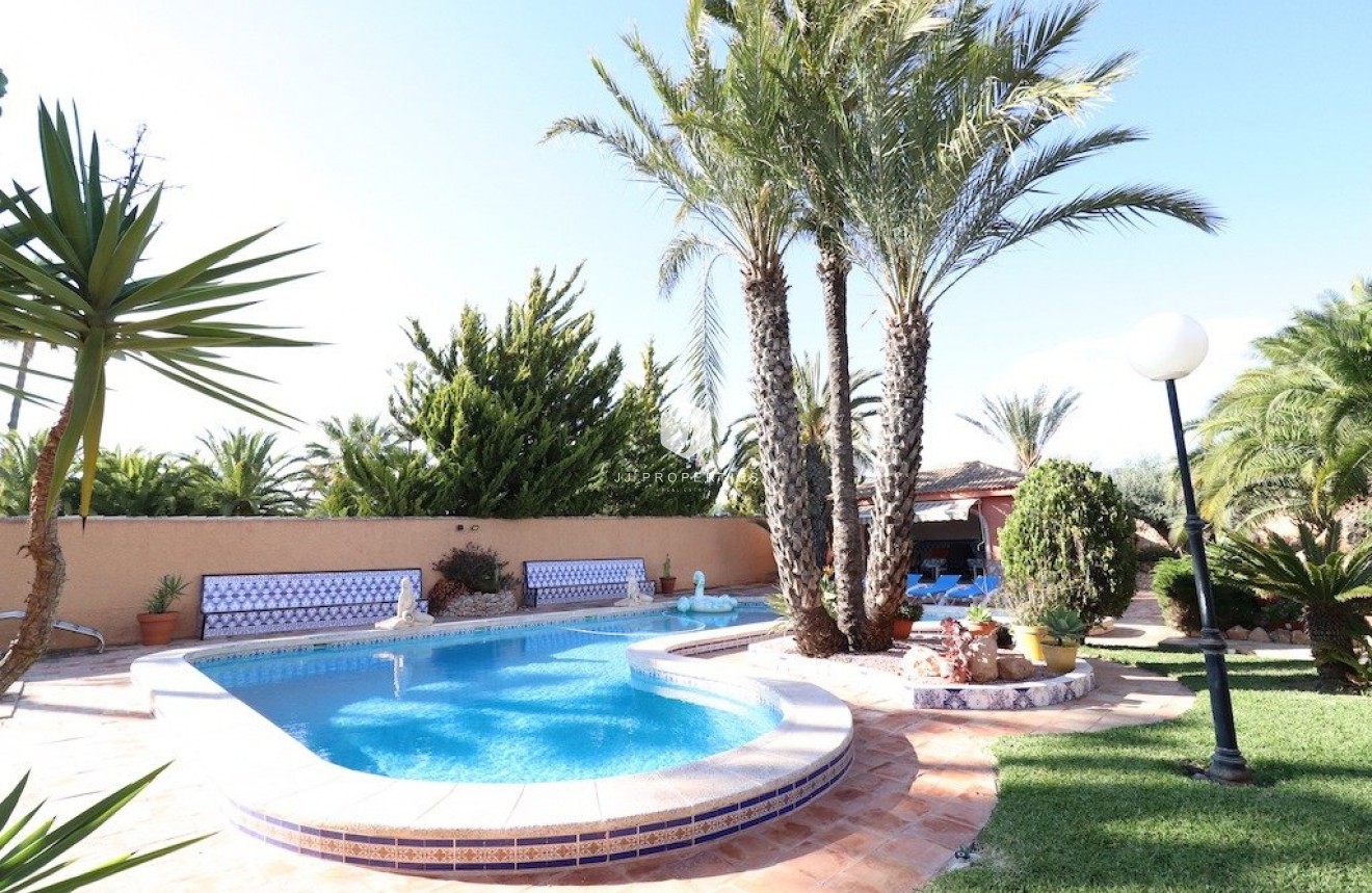 Resale - Villa -
Torrevieja - Costa Blanca