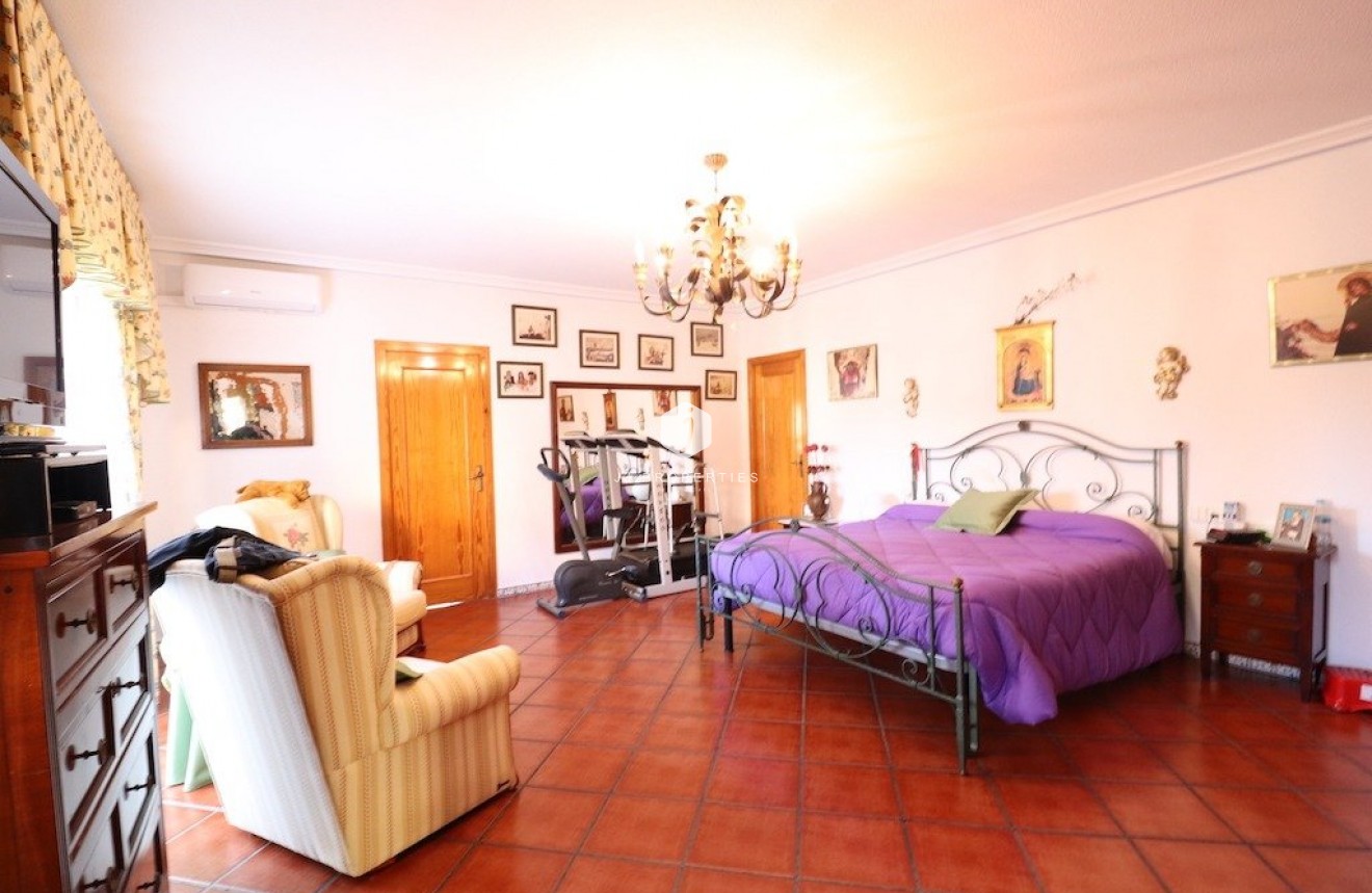 Resale - Villa -
Torrevieja - Costa Blanca
