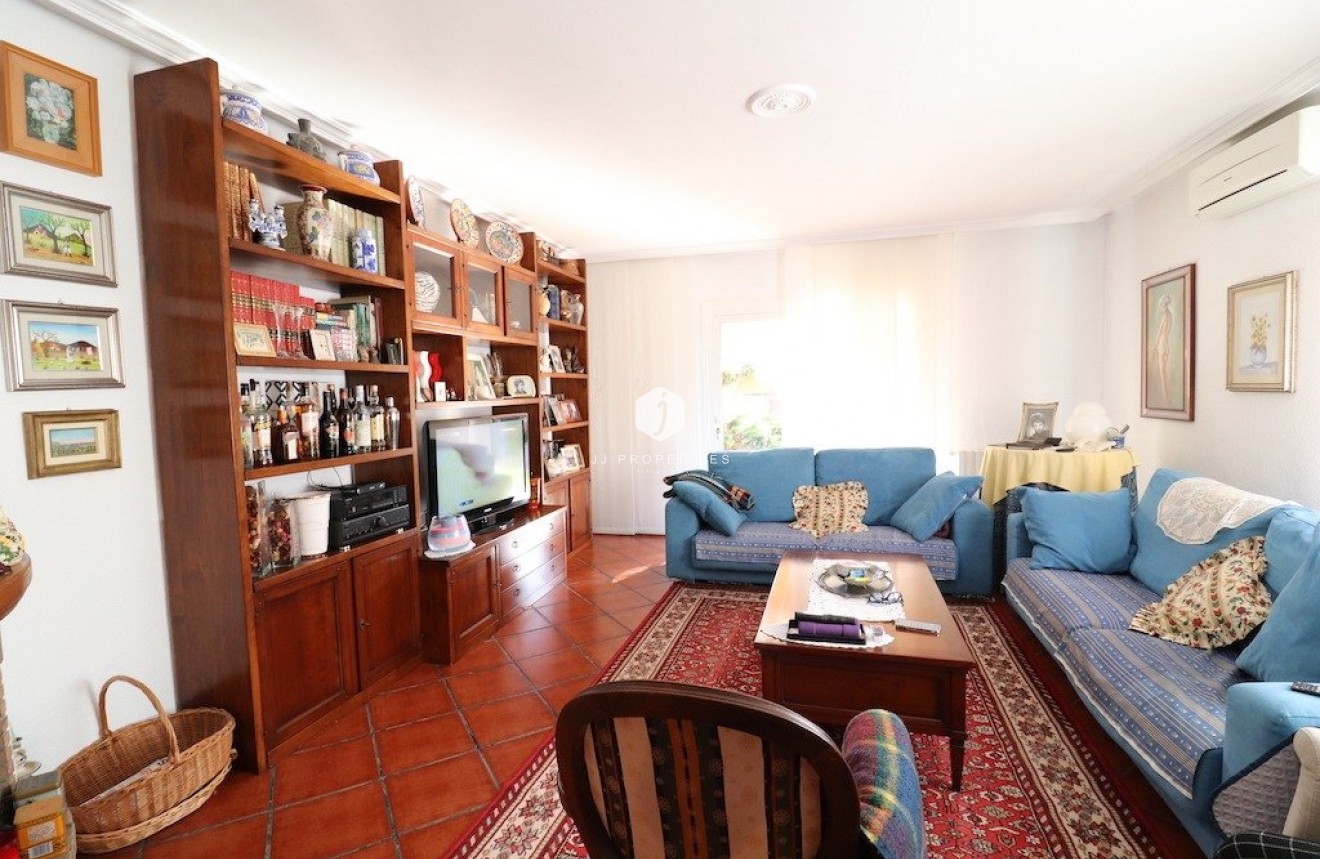 Resale - Villa -
Torrevieja - Costa Blanca