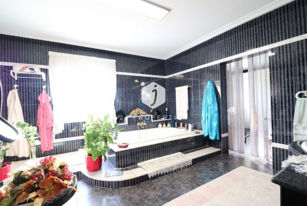 Resale - Villa -
Torrevieja - Costa Blanca