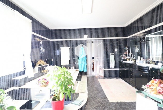 Resale - Villa -
Torrevieja - Costa Blanca