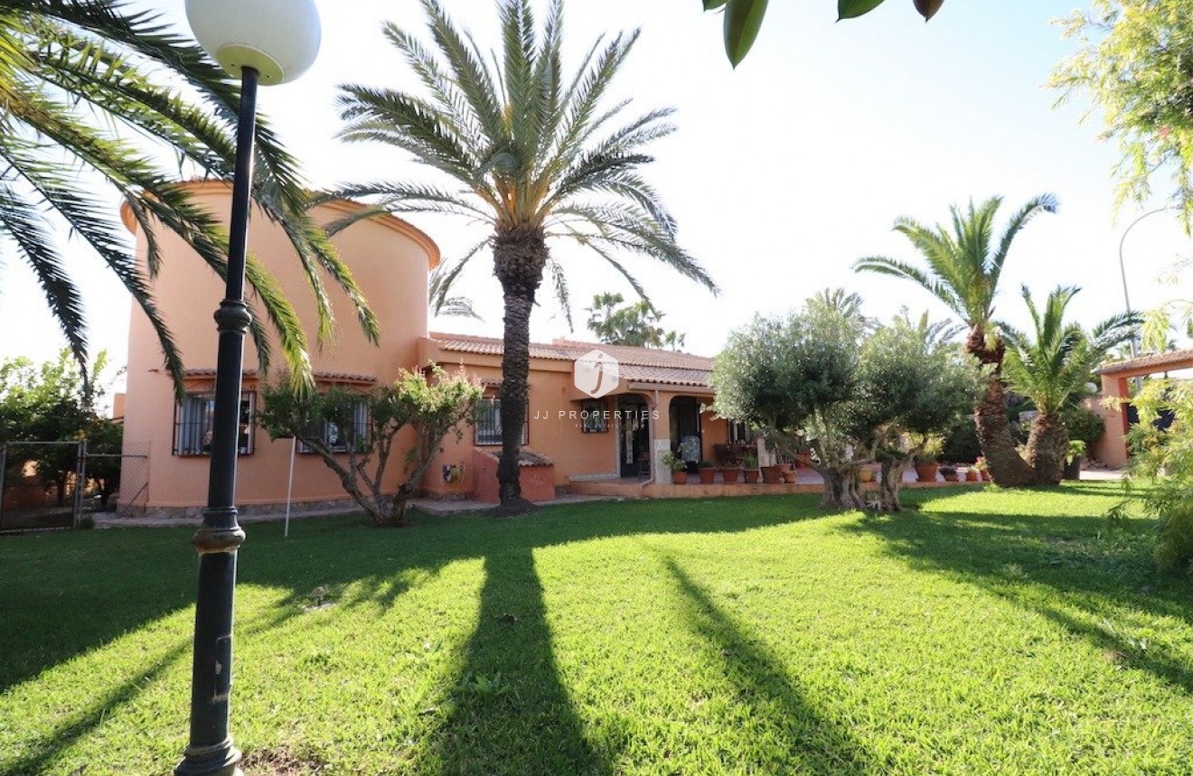 Resale - Villa -
Torrevieja - Costa Blanca