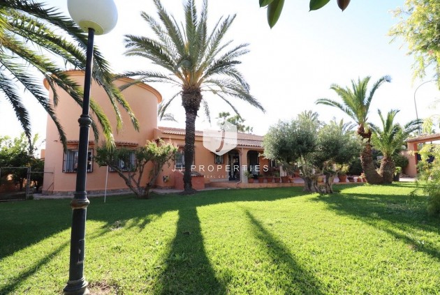 Resale - Villa -
Torrevieja - Costa Blanca