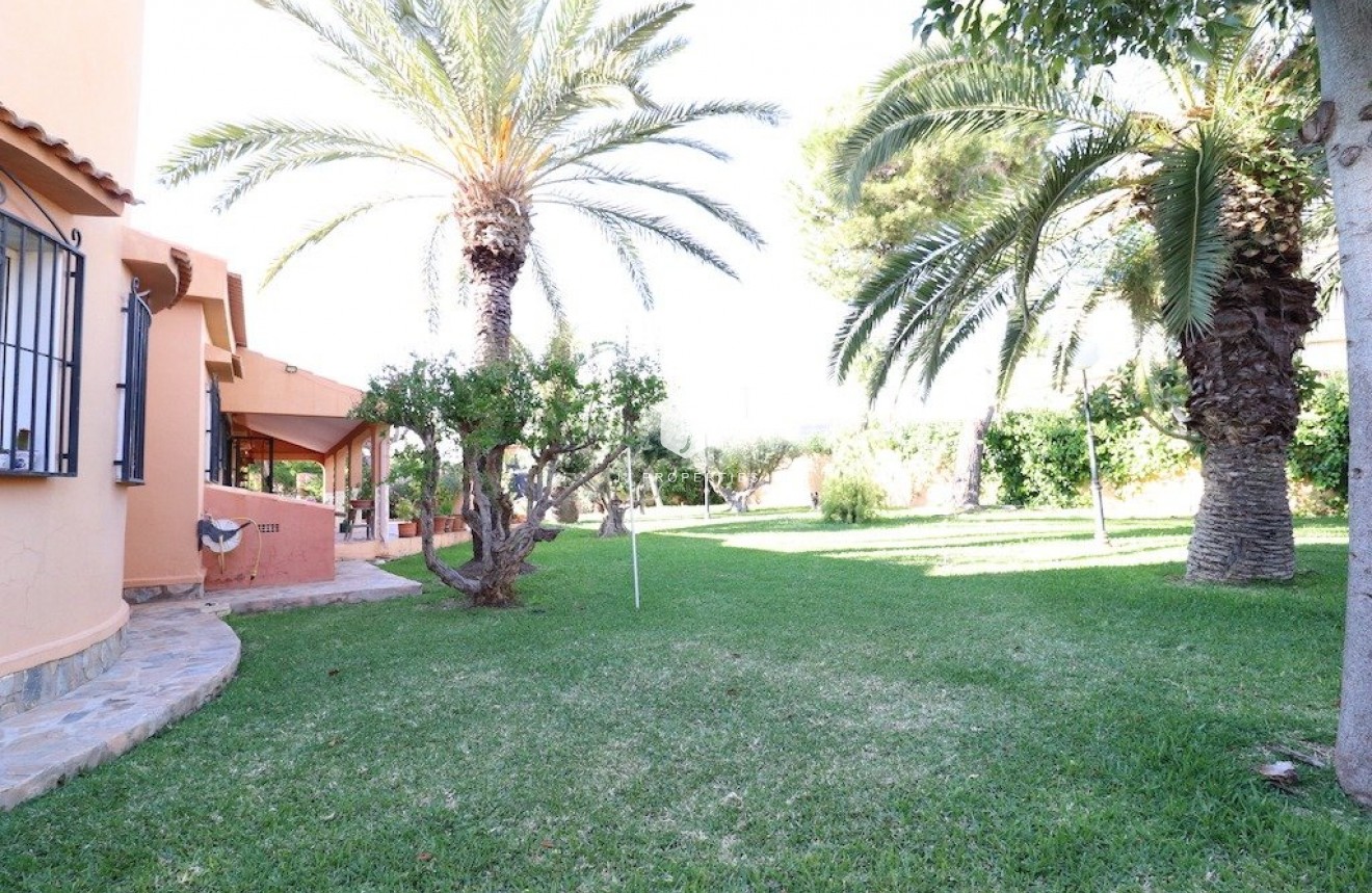Resale - Villa -
Torrevieja - Costa Blanca