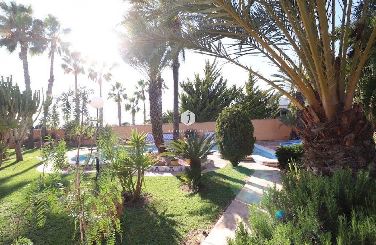 Resale - Villa -
Torrevieja - Costa Blanca