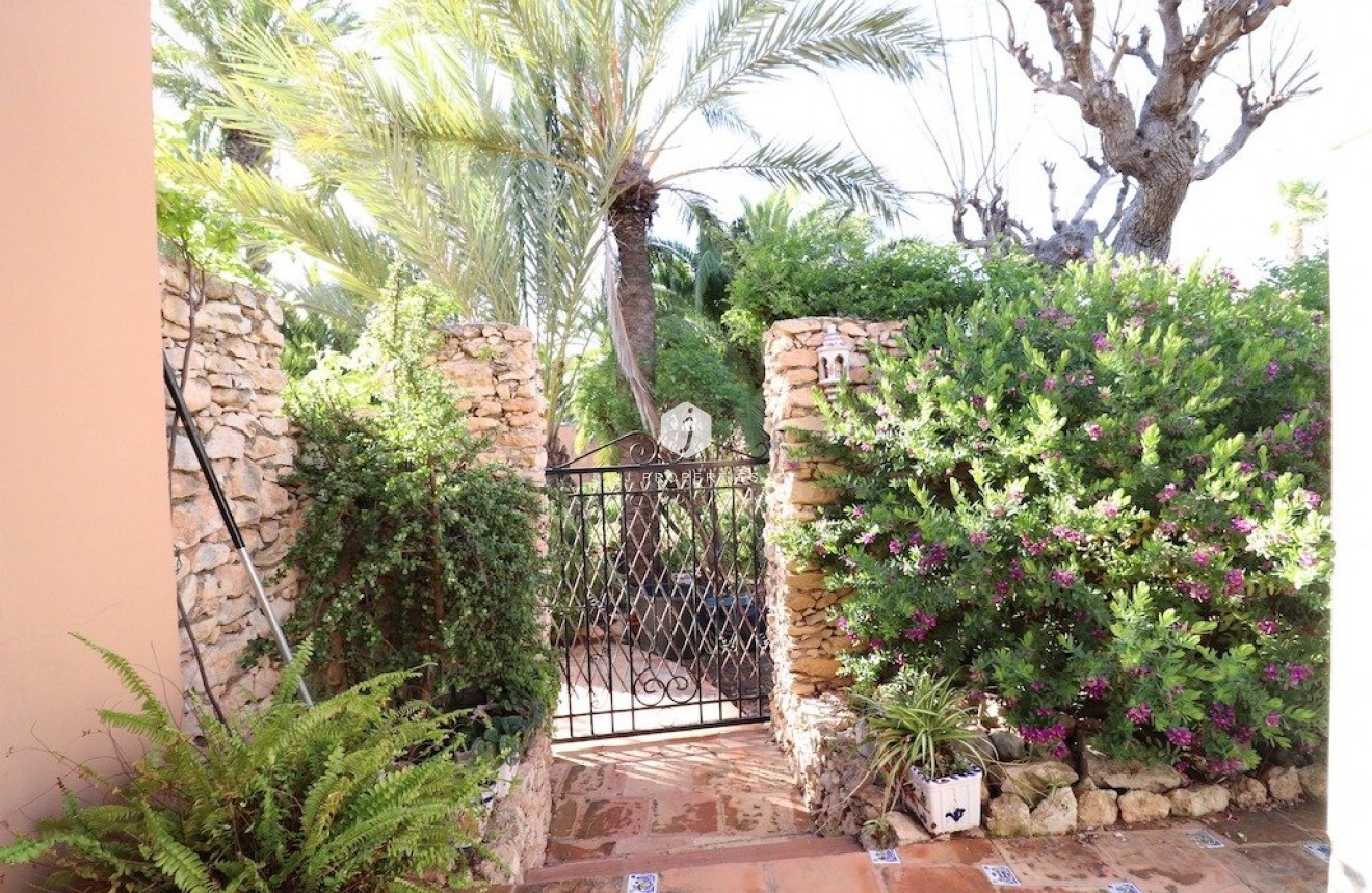 Resale - Villa -
Torrevieja - Costa Blanca