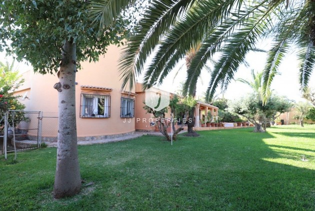 Resale - Villa -
Torrevieja - Costa Blanca