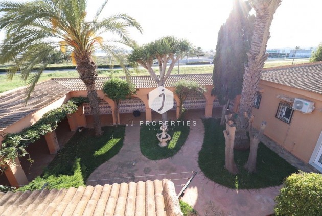 Resale - Villa -
Torrevieja - Costa Blanca