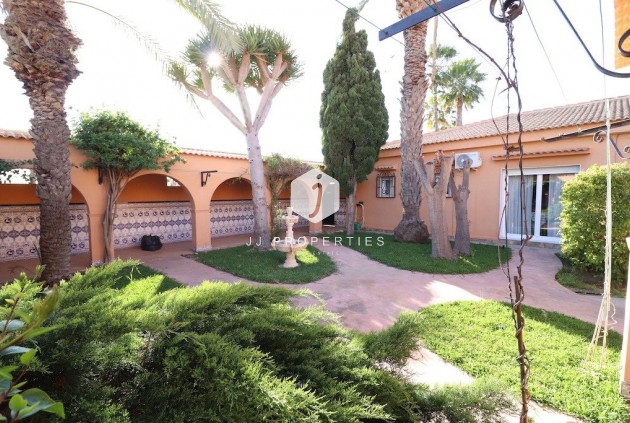Resale - Villa -
Torrevieja - Costa Blanca