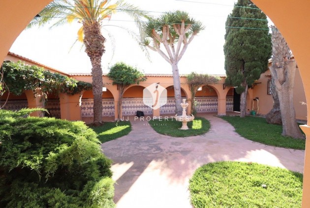 Resale - Villa -
Torrevieja - Costa Blanca