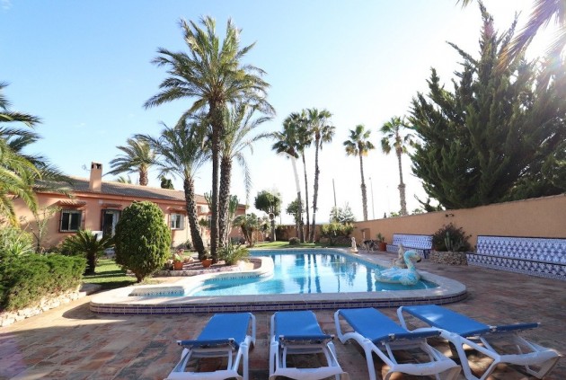 Resale - Villa -
Torrevieja - Costa Blanca