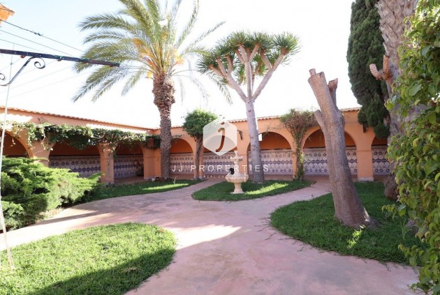 Resale - Villa -
Torrevieja - Costa Blanca