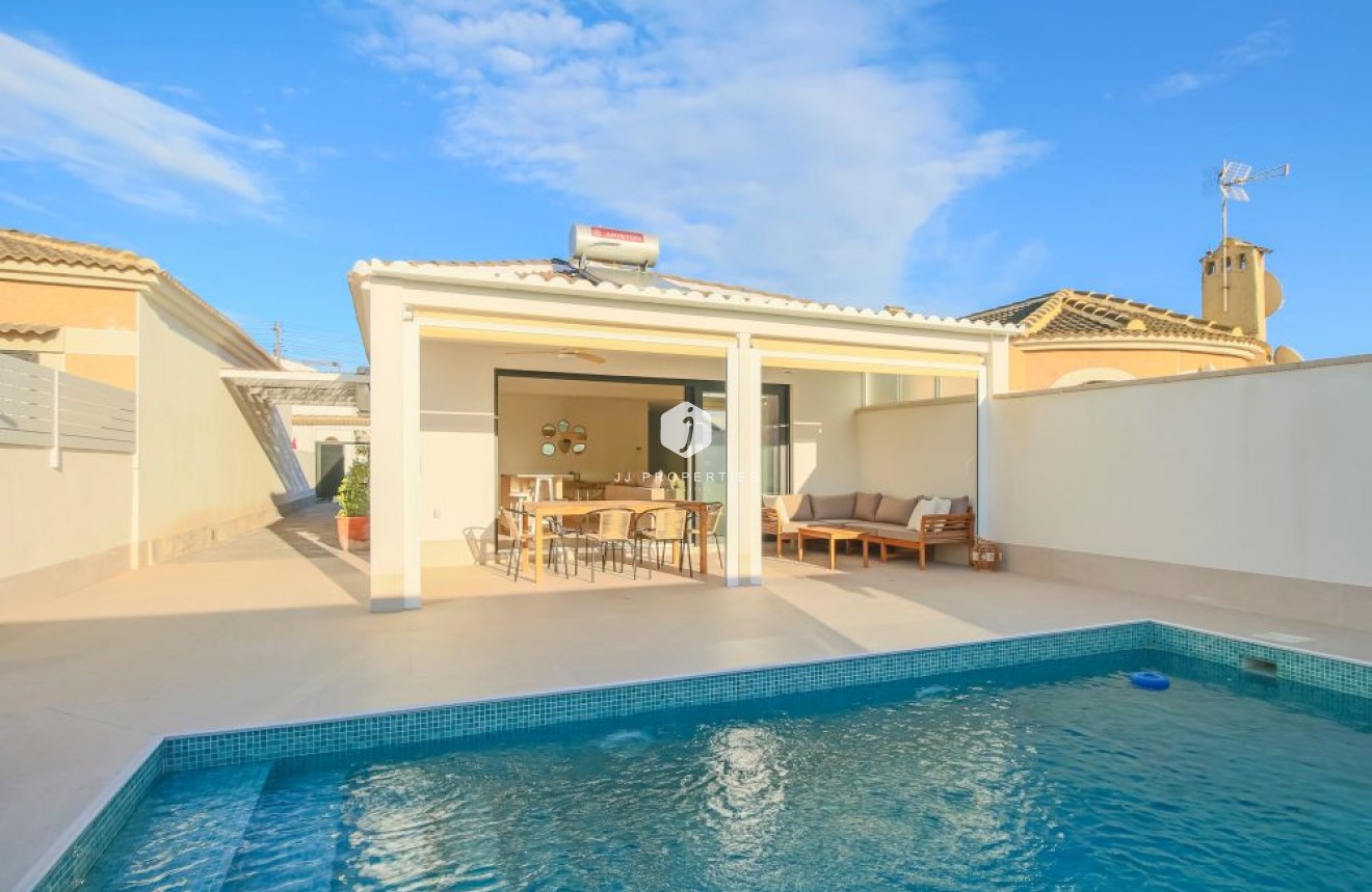 Resale - Villa -
Torrevieja - Costa Blanca