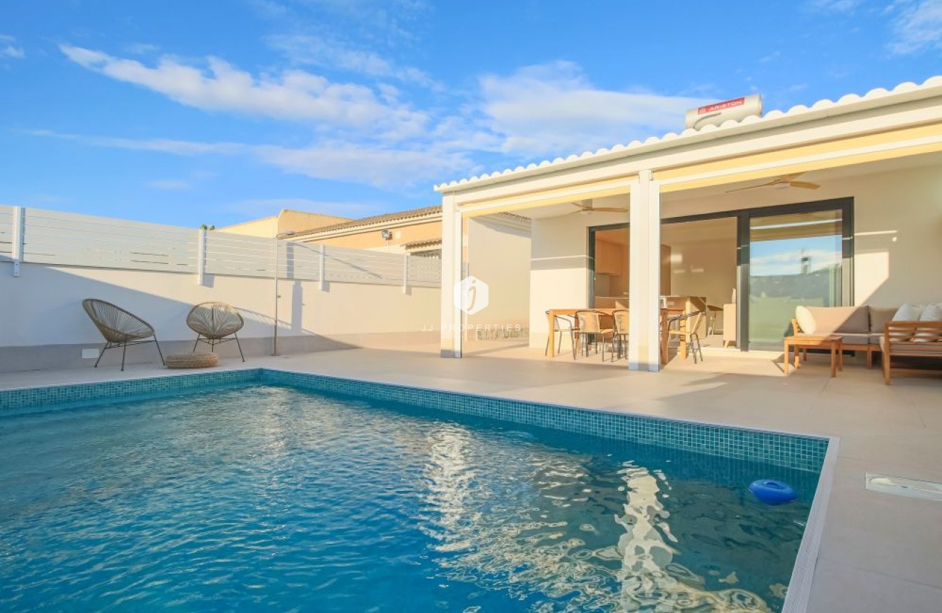 Resale - Villa -
Torrevieja - Costa Blanca