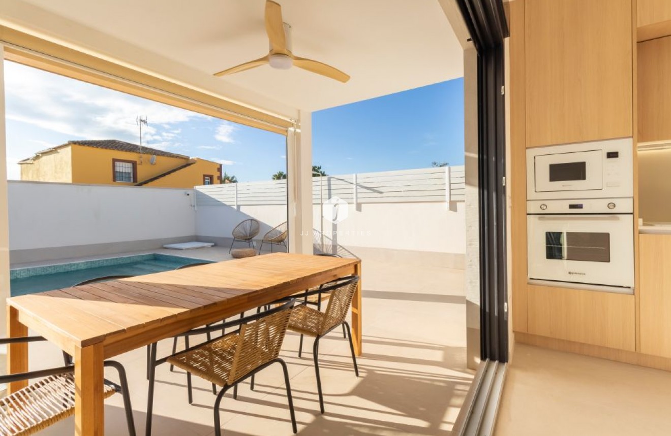 Resale - Villa -
Torrevieja - Costa Blanca