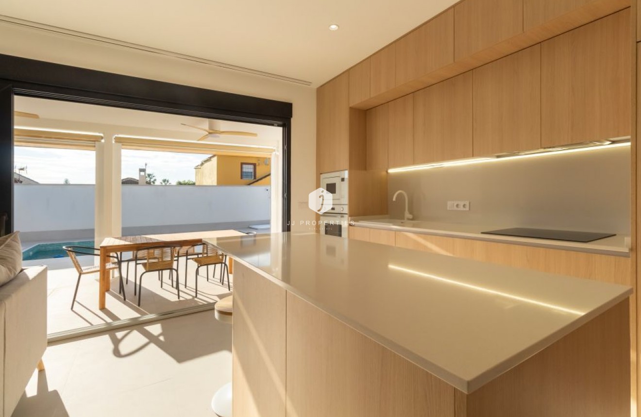 Resale - Villa -
Torrevieja - Costa Blanca