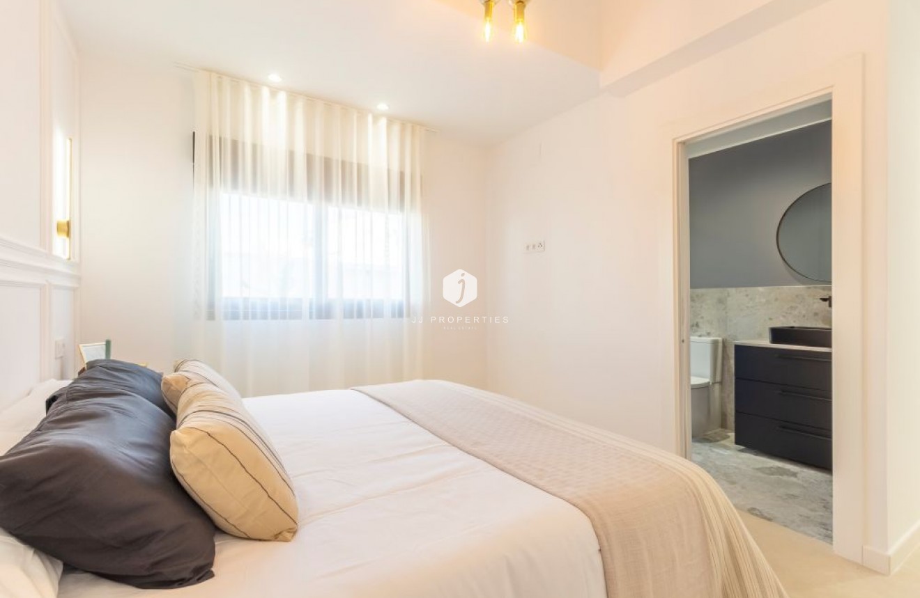 Resale - Villa -
Torrevieja - Costa Blanca