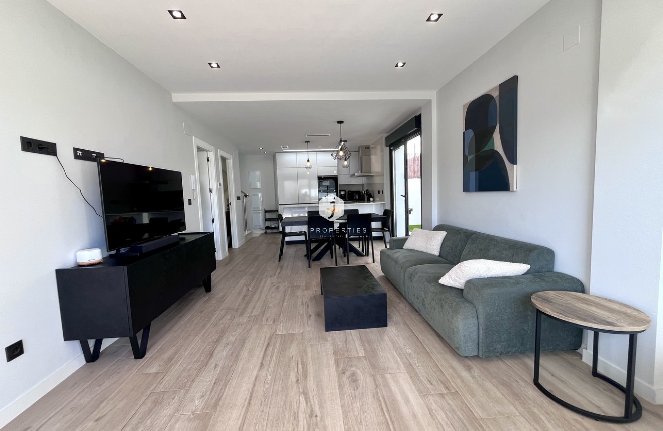 Resale - Villa -
Punta Prima - Costa Blanca