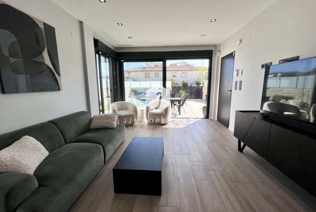 Resale - Villa -
Punta Prima - Costa Blanca
