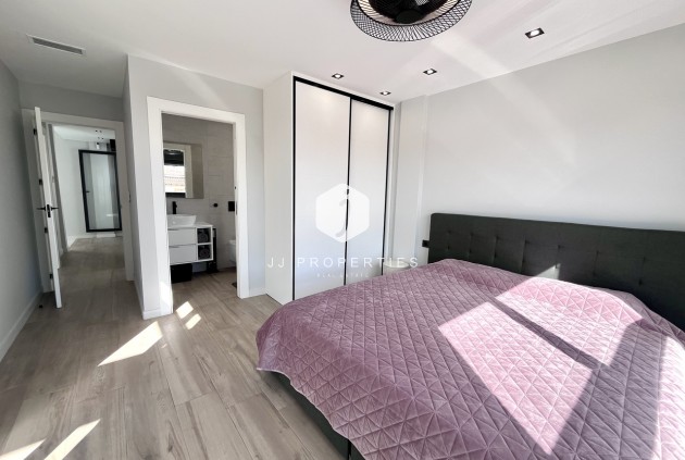 Resale - Villa -
Punta Prima - Costa Blanca