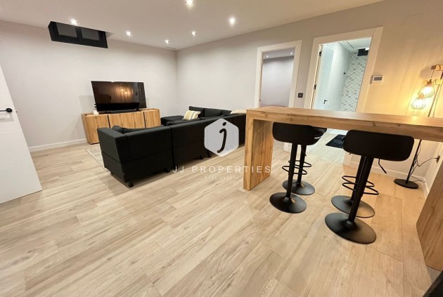 Resale - Villa -
Punta Prima - Costa Blanca