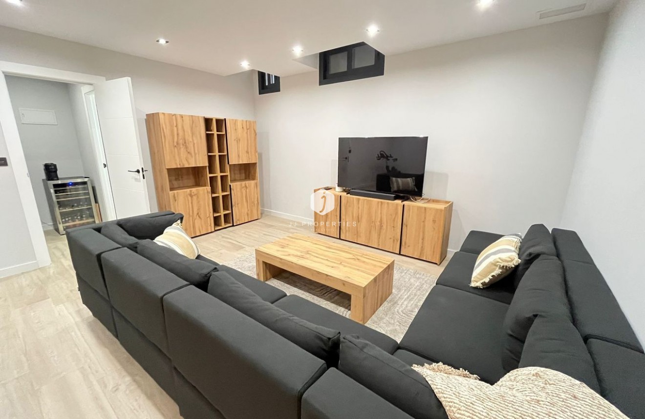 Resale - Villa -
Punta Prima - Costa Blanca