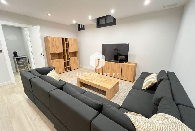 Resale - Villa -
Punta Prima - Costa Blanca
